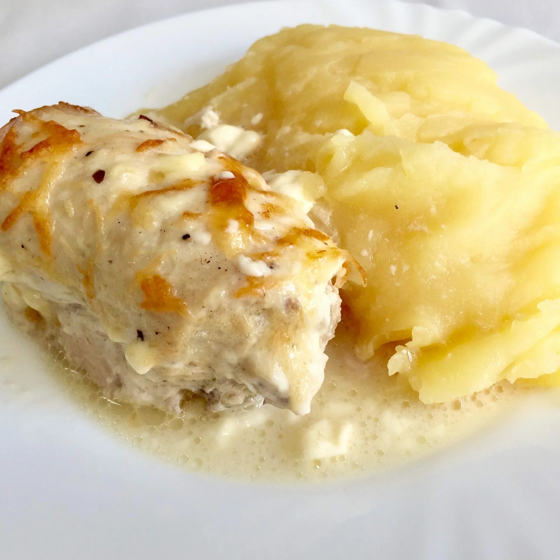 куриные ножки с пюре. курица с пюре рецепт. курица с пюре рецепт. пюре с куриным бефстроганов. картофельное пюре с рыбой.