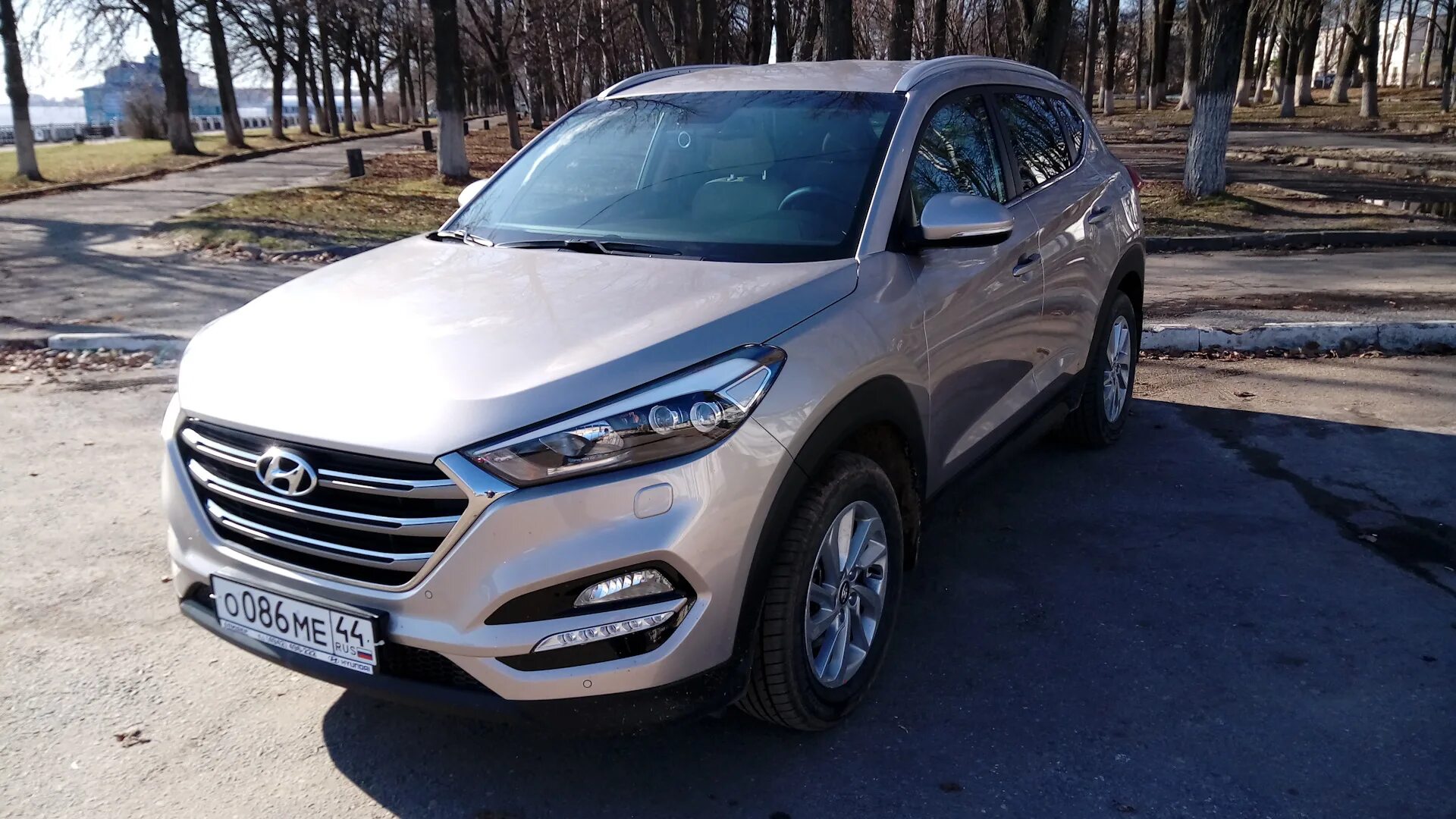 Hyundai tucson tl. Hyundai Tucson новый серебристый металлик. Hyundai Tucson бежевый металлик. Hyundai Tucson White Sand. Хендай Туксон 2018 бежевый.