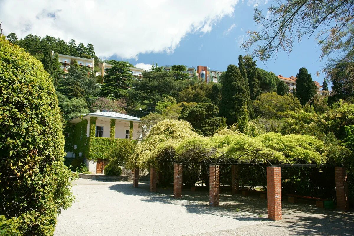 привокзальная площадь симферополь. отрадное симферополь. крым вокзал симферополь. симферополь главная достопримечательность. кинотеатр двойник симферополь.