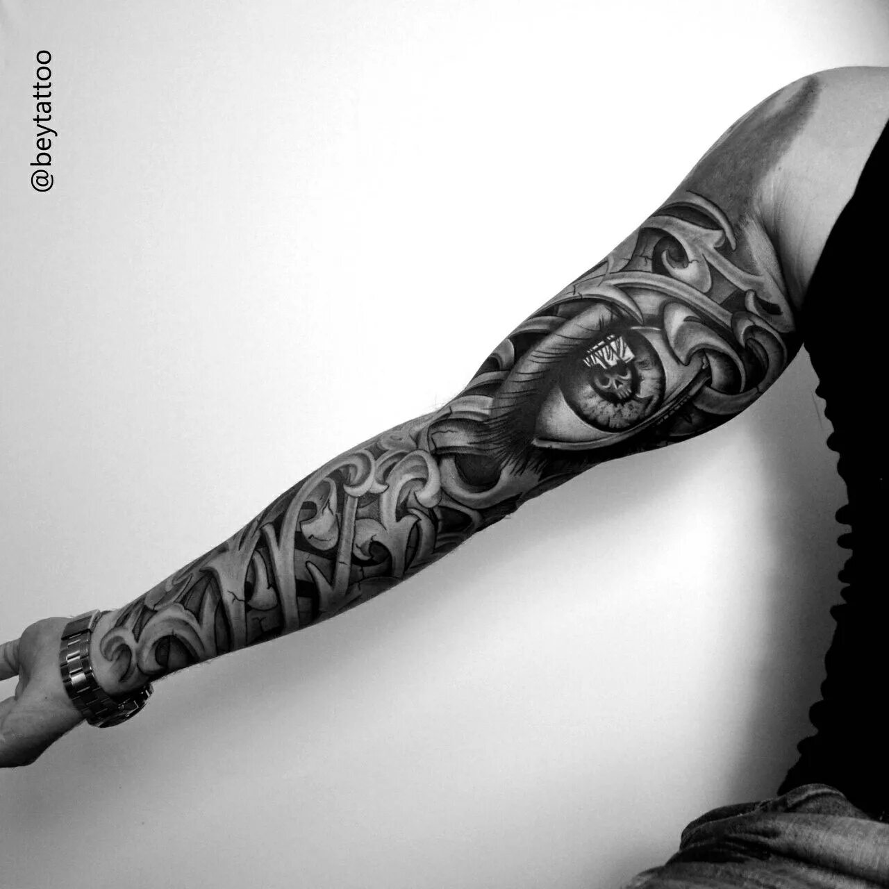 Тату рукав готика. Тату рукав для мужчин черный. Тату рукав для мужчин черный. Рукав тату. Тату рукав вороны.