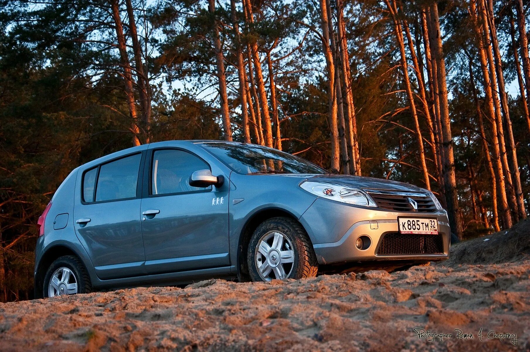 Renault sandero год выпуска. Renault Sandero 1. Рено Сандеро 1 поколения. Рено Седера 1 поколение. Рено сандеро1прколения.