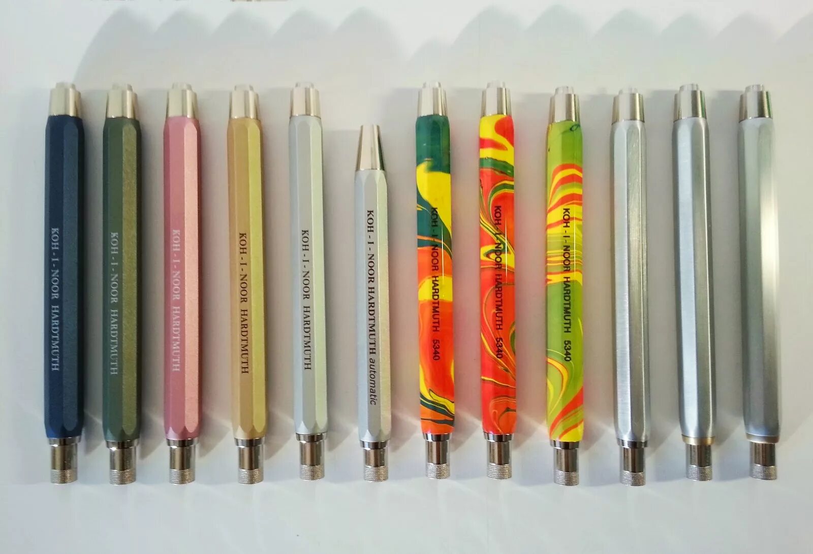 Koh i hardtmuth. Koh i noor hardtmuth 5.6. карандаш цанговый koh- i-noor hardtmuth 5.6. карандаш koh-i-noor hardtmuth. koh i noor hardtmuth ручка карандаш.