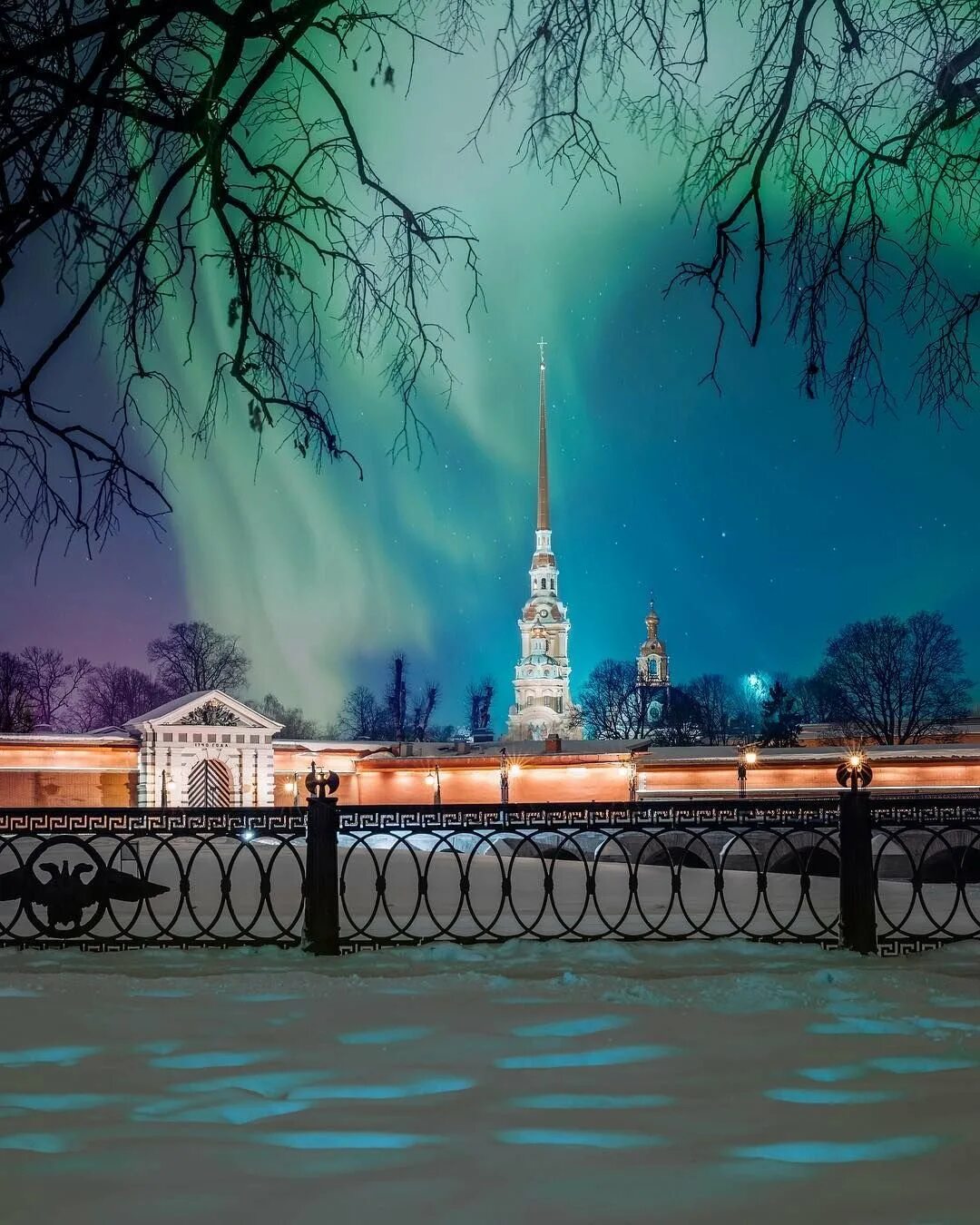 Северное спб. Северное сияние в Санкт-Петербурге. Северное сияние над СПБ. Северное сияние в Санкт-Петербурге 2020. Полярное сияние в Питере.