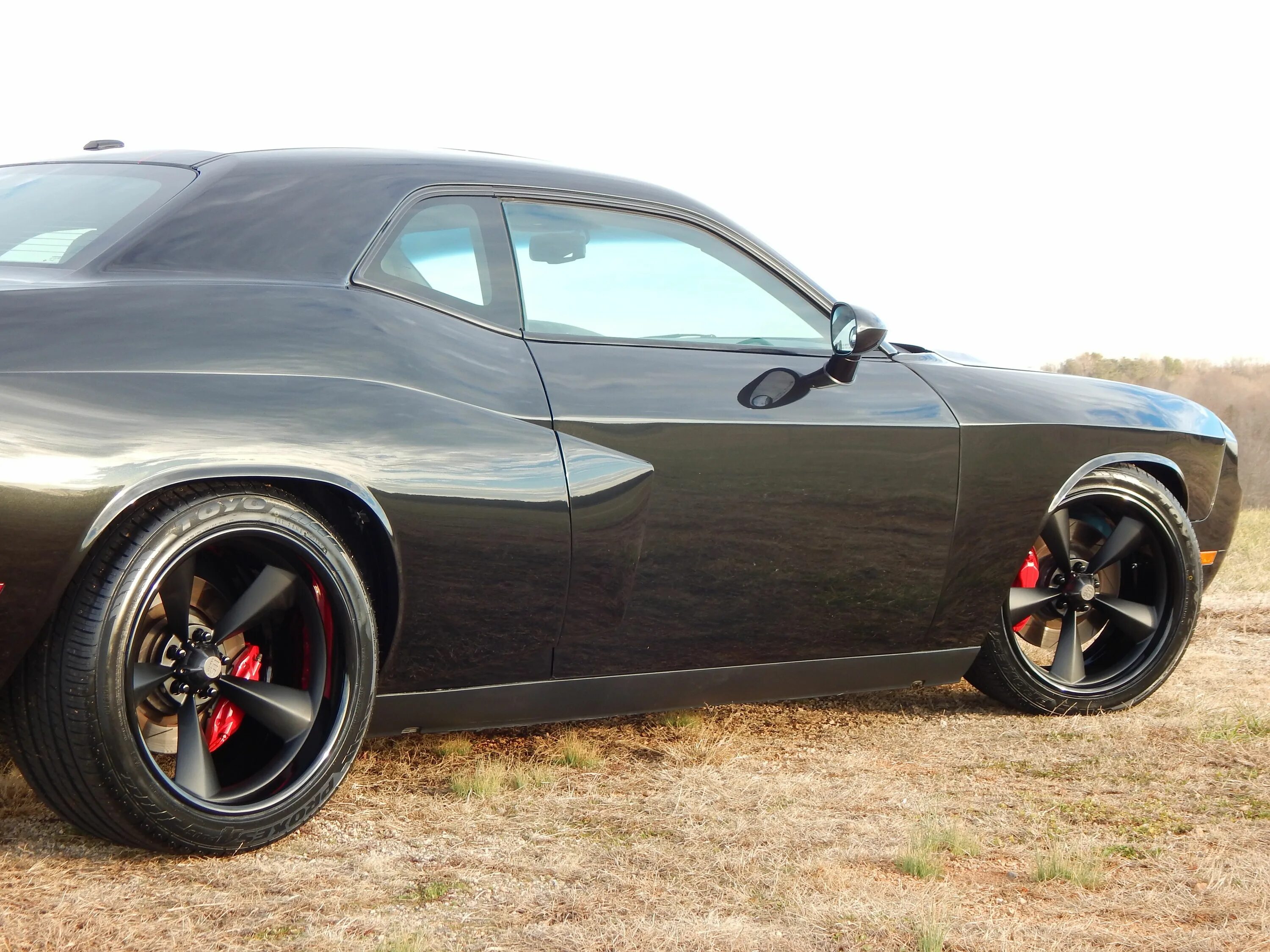 Диски челленджер. Диски dodge challenger r20. диски додж челленджер 20. dodge challenger wheels. челленджер на 20 колесах.