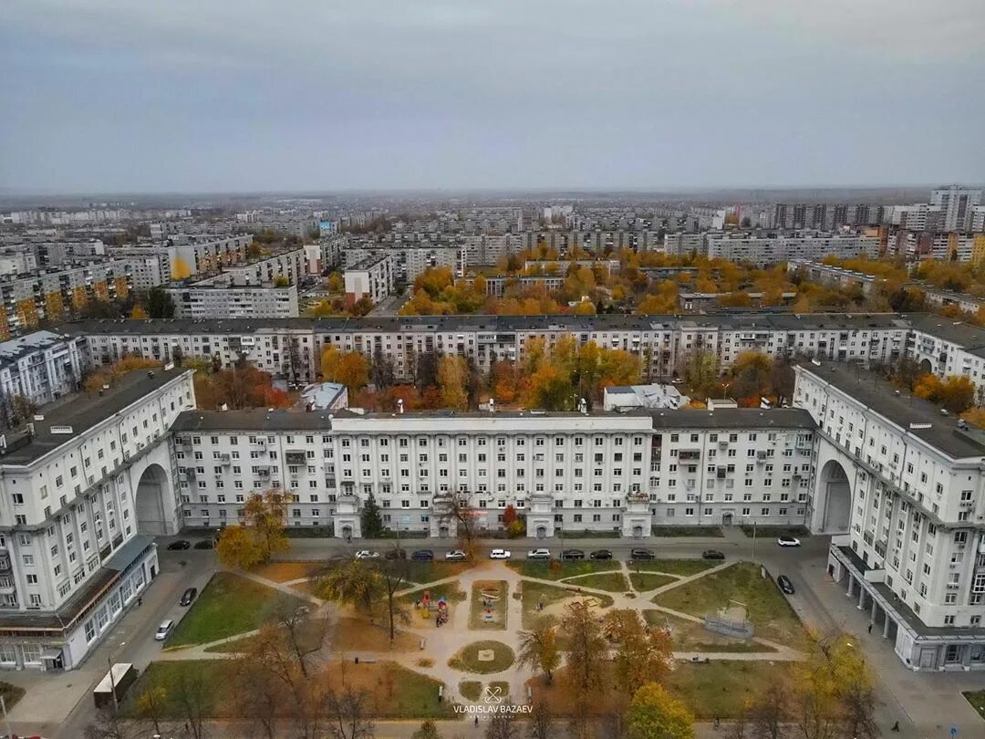 Дом в автозаводском районе нижний новгород. Бусыгинский квартал нижний новгород. бусыгинский дом в нижнем новгороде. автозавод серобусыгинский квартал нижний новгород. серый бусыгинский дом нижний новгород.