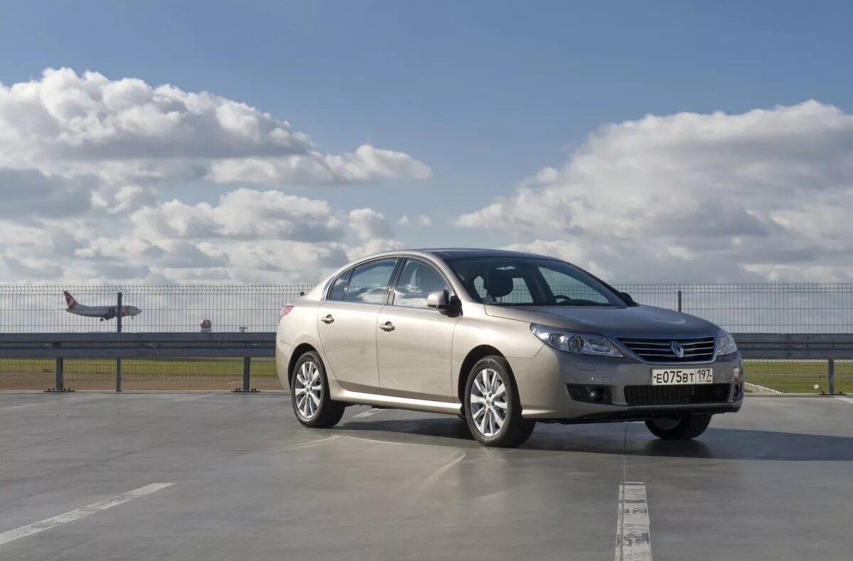 Latitude обзор. Renault latitude 2010. рено латитьюд 2014. рено латитьюд седан. renault latitude 2013.