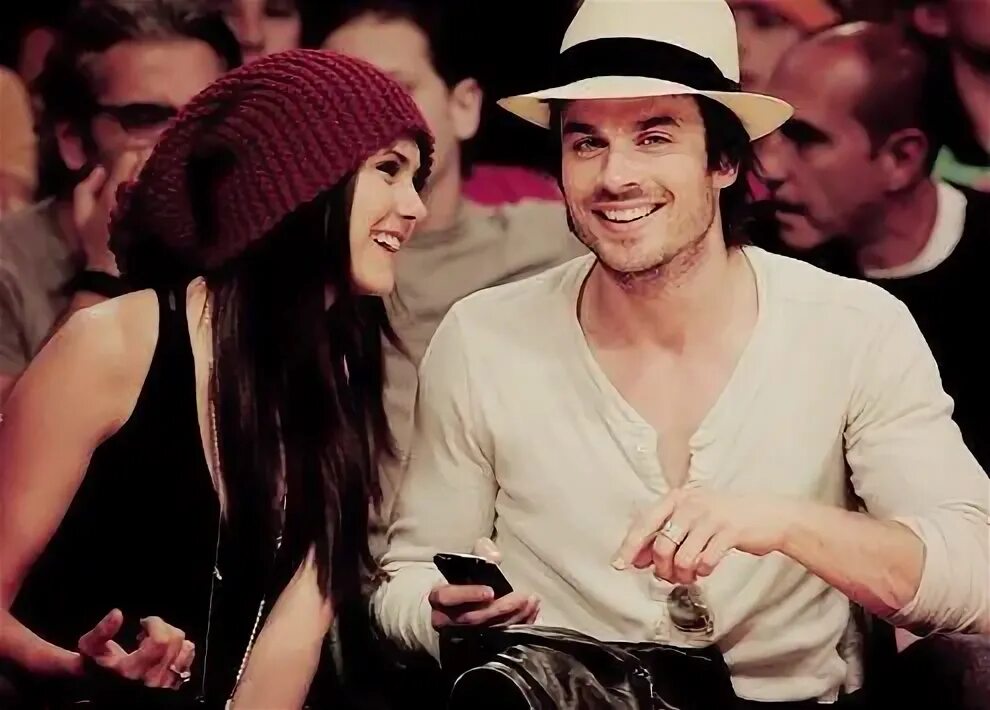 С кем встречается йен 5 namoros que rolaram nos bastidores de The Vampire Diaries em 2020 (com imagens