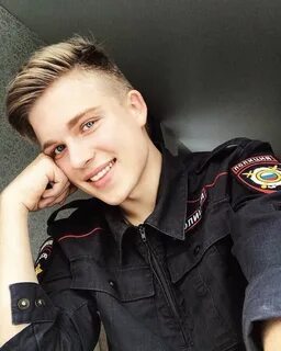 Красивый полицейский