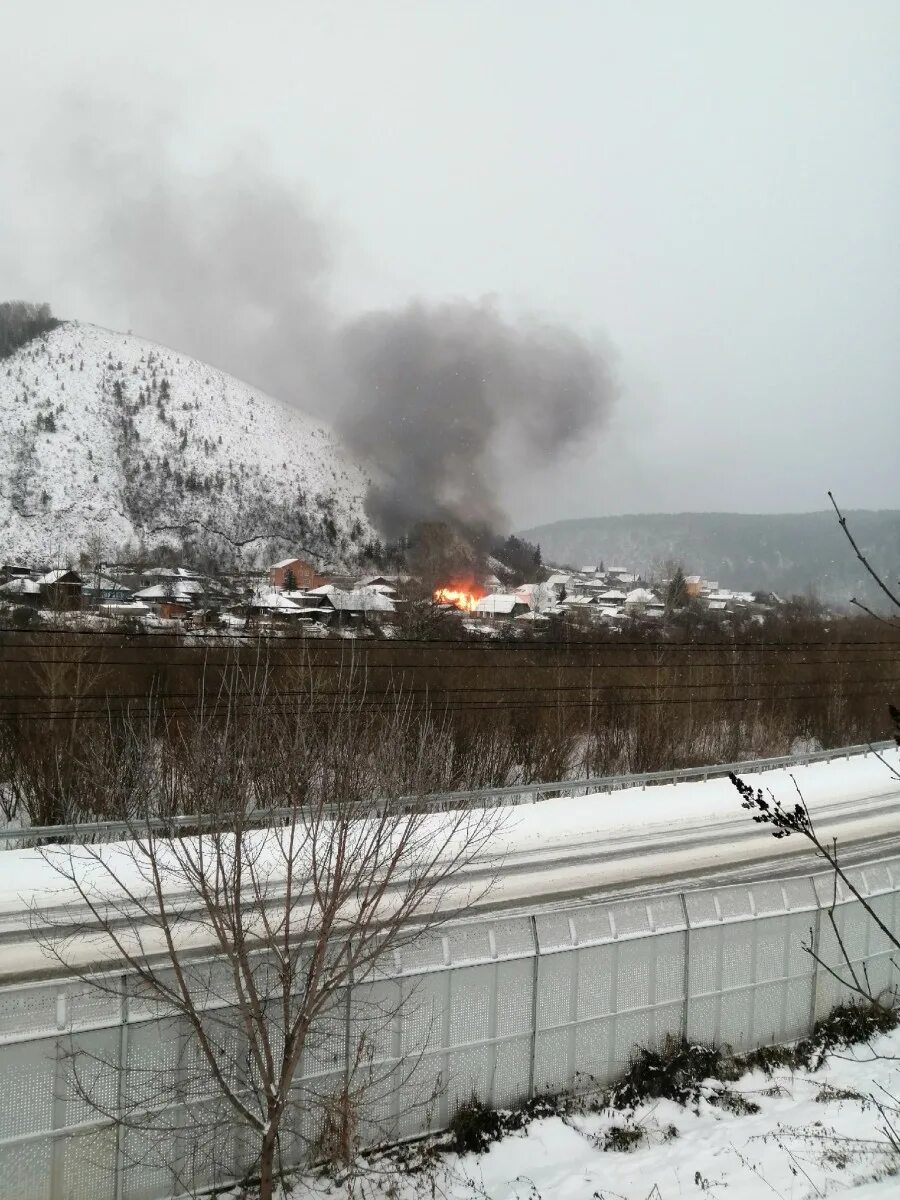 Пожар в частном секторе. Пожар в Красноярске сегодня. Пожар в частном секторе Красноярск. Пожар в Красноярске сейчас на правом берегу.