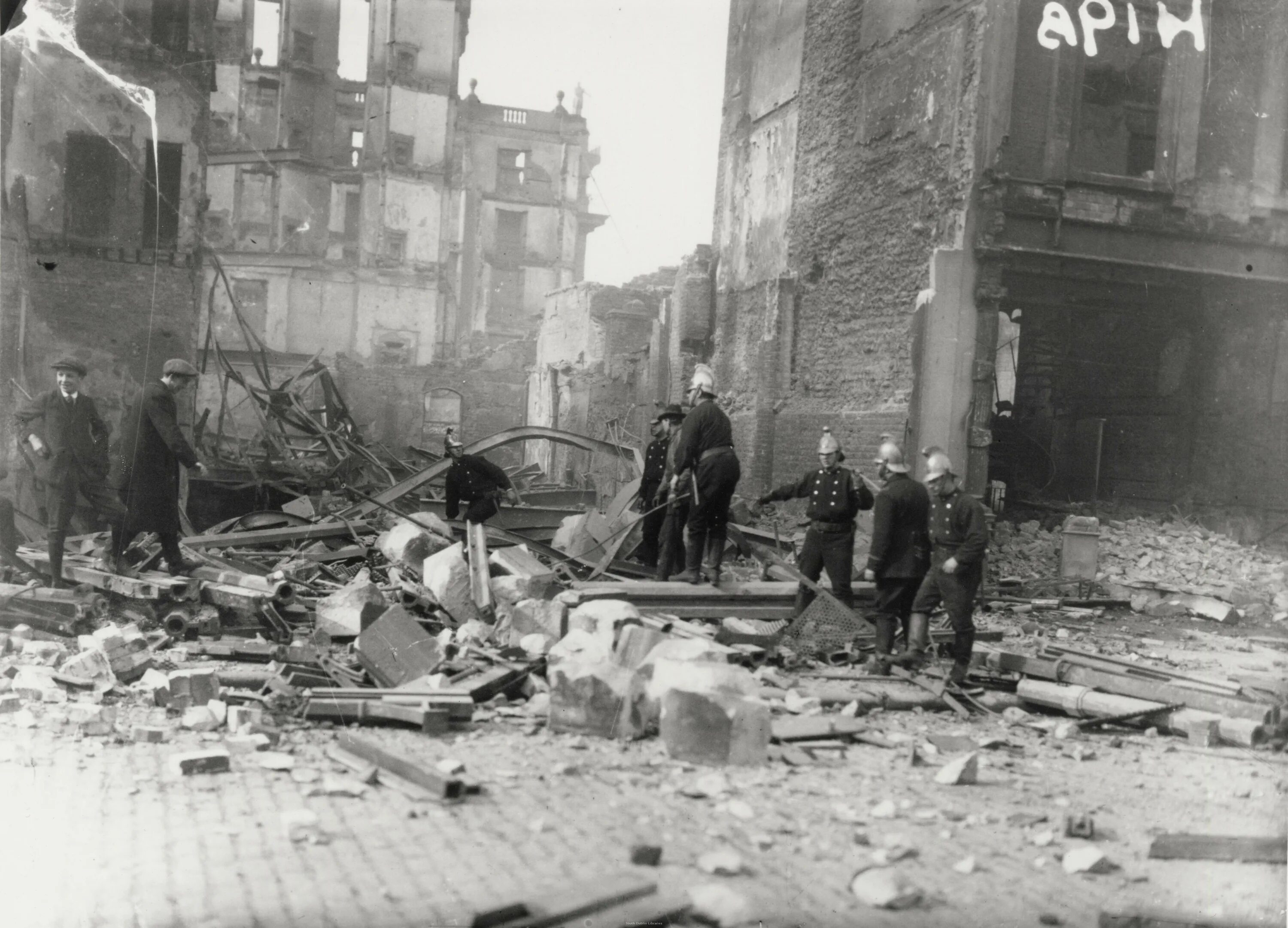 Пасхальное восстание в Ирландии в 1916. Восстание в Дублине 1916. Пасхальное восстание в Ирландии в 1916 обои. Улицы Дублина после Восстания (фото 1916 года.