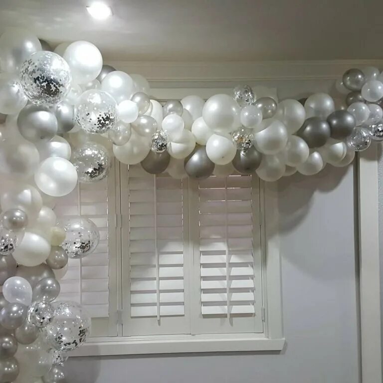 Декор потолка. Украшение свадьбы воздушными шарами. Украшение помещения шарами. Украшения белыми шарами. Украшение свадебного зала.