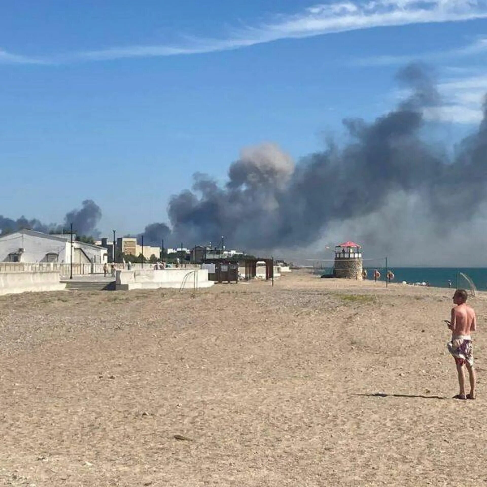 Взрывы в крыму сегодня сейчас. Взрыв в Новофедоровке 09.08.2022. Новофёдоровка Крым взрыв 2022. Новофедоровка аэродром взрыв. Крым Новофедоровка взрыв 09.08.2022.