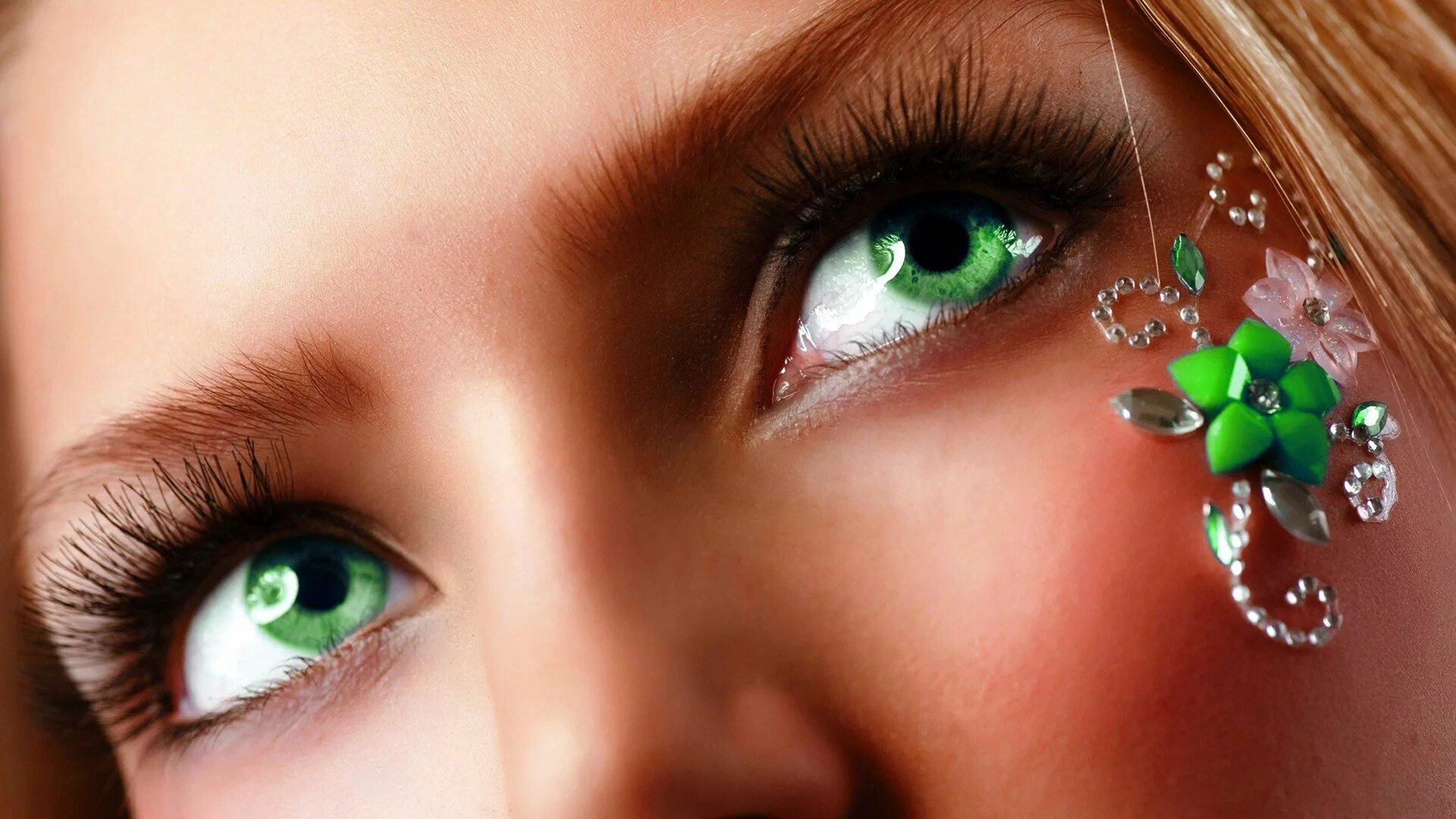 Красивые глаза. Женские зеленые глаза. Красивые женские глаза. Красивые зеленые глаза.