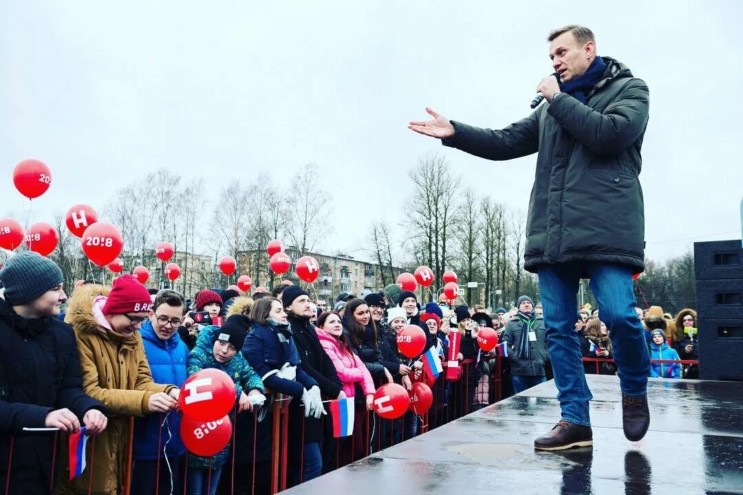 Навальный последнее выступление. Оратор на митинге. Навальный митинг 2011. Навальный выступление.