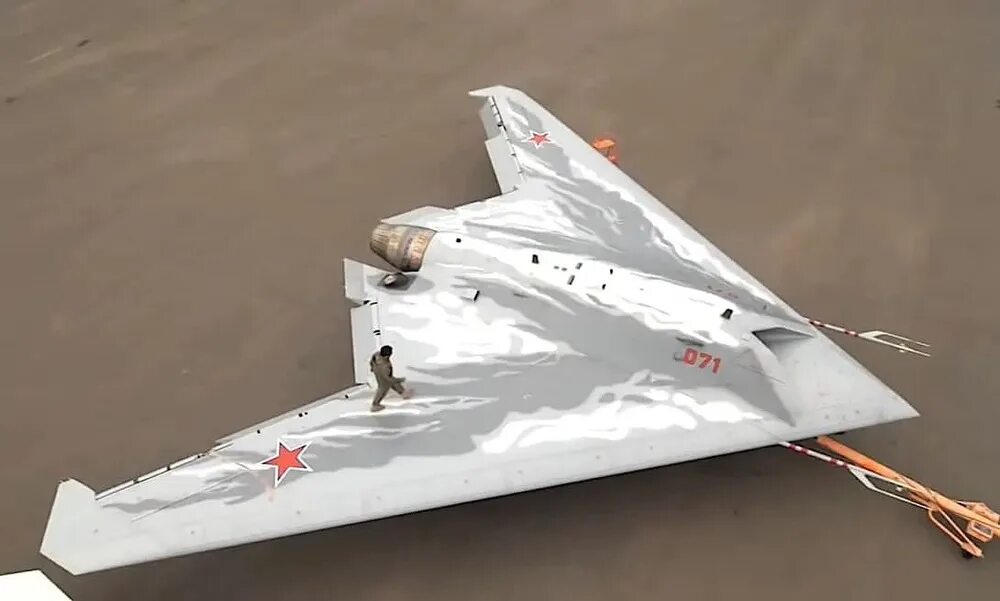 Mq-9 reaper беспилотник. Ударный бпла с-70 «охотник». Ударный бпла с-70 «охотник». Российский самолет беспилотник. Су-57 и с-70 охотник.