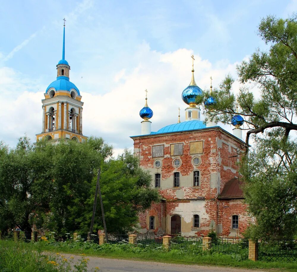 Храм в Ильинском Кимрский район. Село Ильинское Кимрский район. Церковь Смоленской иконы Божией матери Ильинское. Село Ильинское Кимрский район Тверской обл. Погода ильинское тверская область кимрский