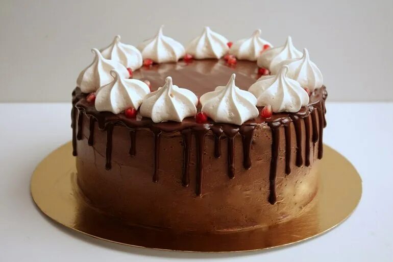 торт с безе шоколад. украсить торт три шоколада. торт с безе шоколад. торт со сливками и шоколадом. торт с прослойкой из безе.