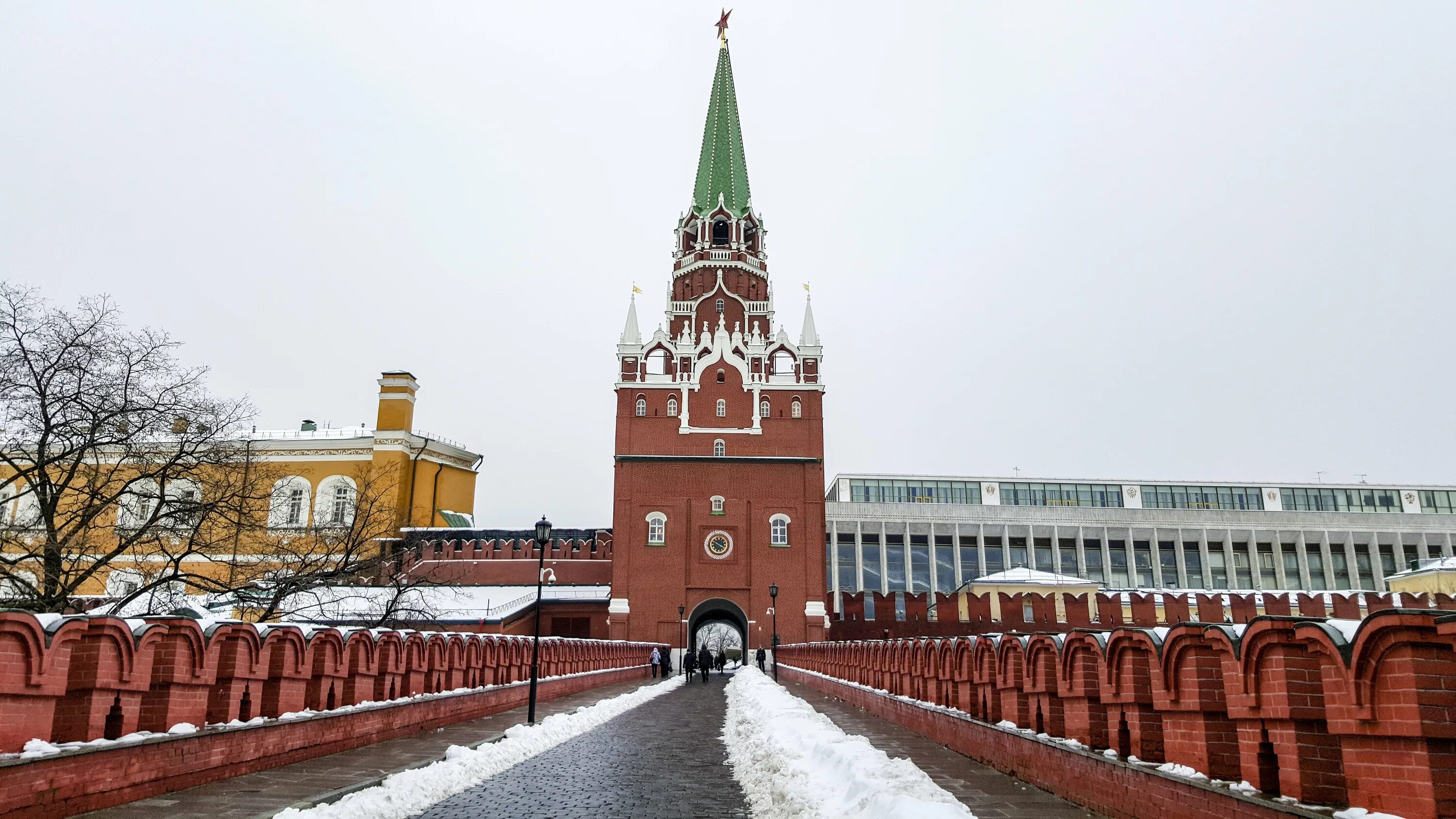 14 15 апреля москва. Никольские ворота Кремля. Боровицкие ворота Кремля. Никольские ворота Кремля 1917. Никольская башня Московского Кремля 1917.