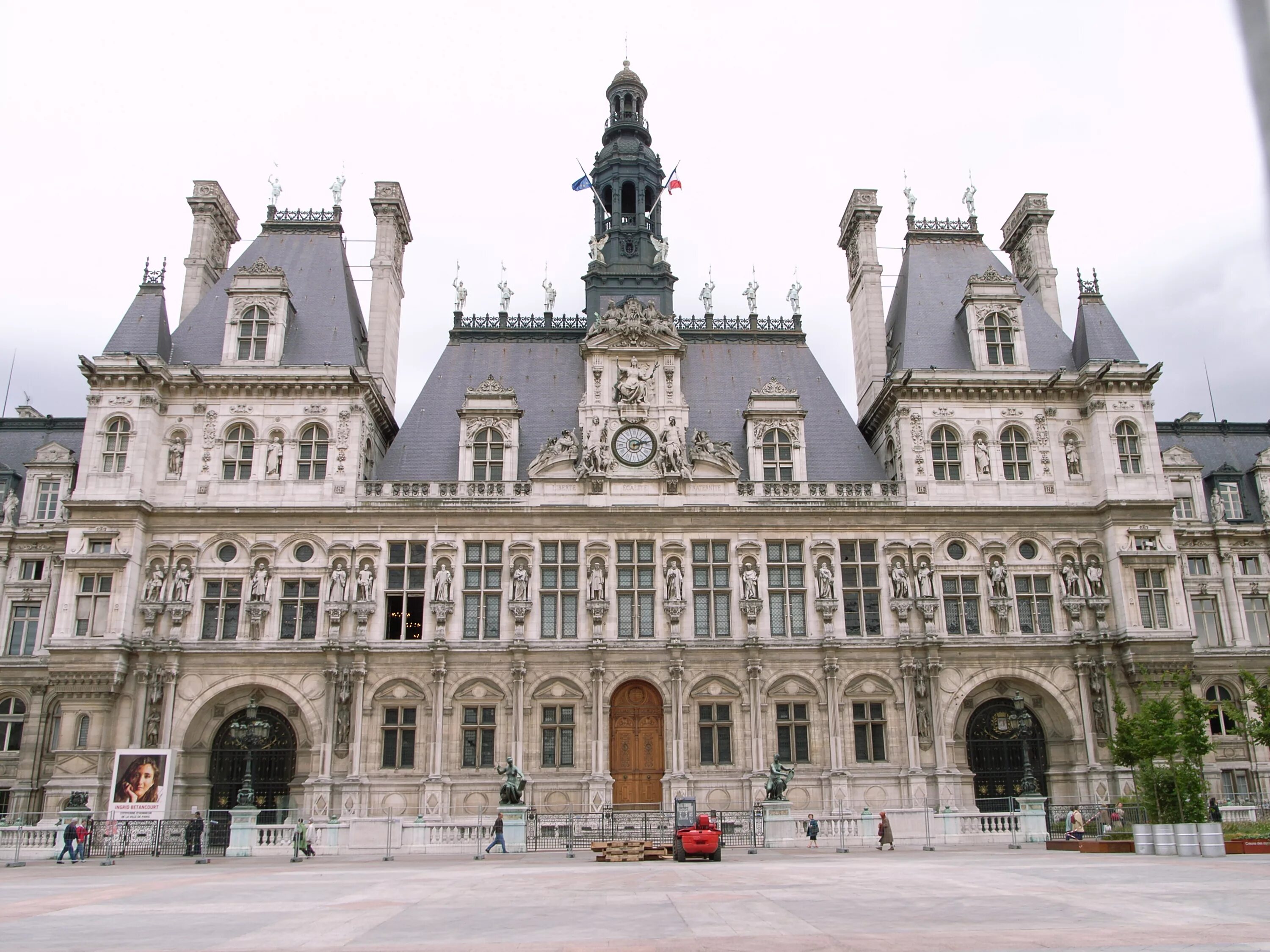 Мэрия франции. Мэрия -здание во франции. Отель де виль париж. Здание парижского муниципалитета. Мэрия парижа фото.