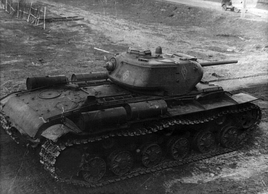 Тяжелый танк КВ-1С против немецких "Тигров" и "Пантер" в боях 43-го года. Без ша