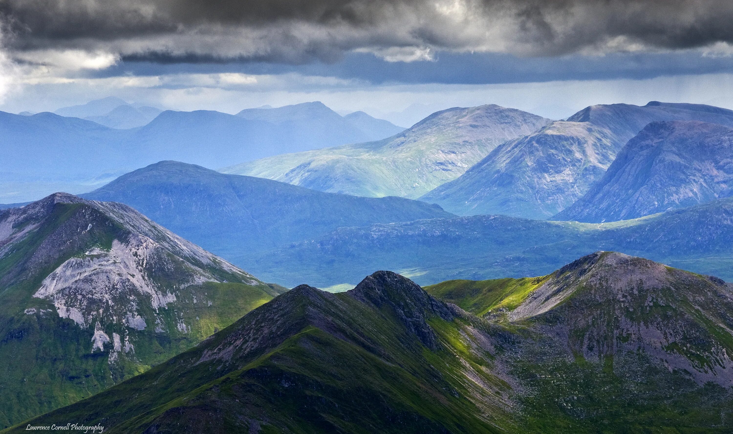 Mountains of great britain. Бен-Невис грампианские горы. Бен-Невис Северо-Шотландское Нагорье. Ben Nevis в Шотландии. Грампианские горы Шотландия.