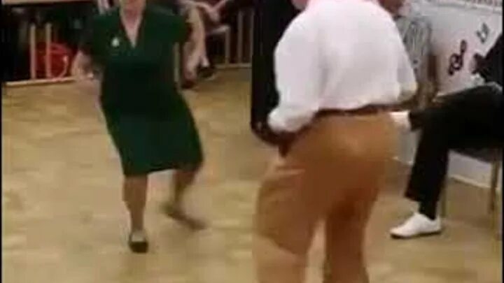 Мужчины которые танцуют лезгинку. Синхронный танец. Танец прикол на свадьбе. Видео танца мужу. Видео танца мужу.