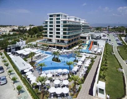 Side wing hotel