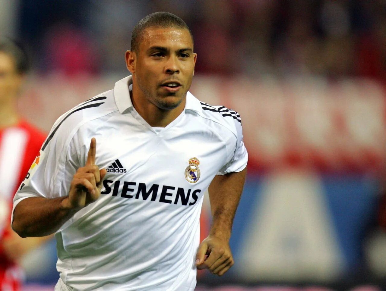 Луис назарио де лима. Роналдо луис назарио. Где играл роналдо зубастик. Где играл роналдо зубастик. Роналдо футболист бразилия.