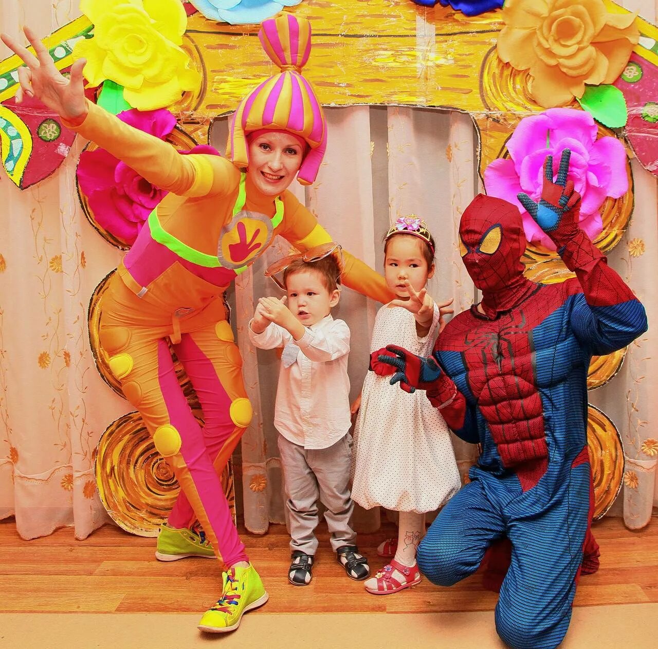 Персонаж детские праздники. Герои аниматоры. Костюмы для детских праздников. Костюм для ведущего детского праздника. Детский аниматор.