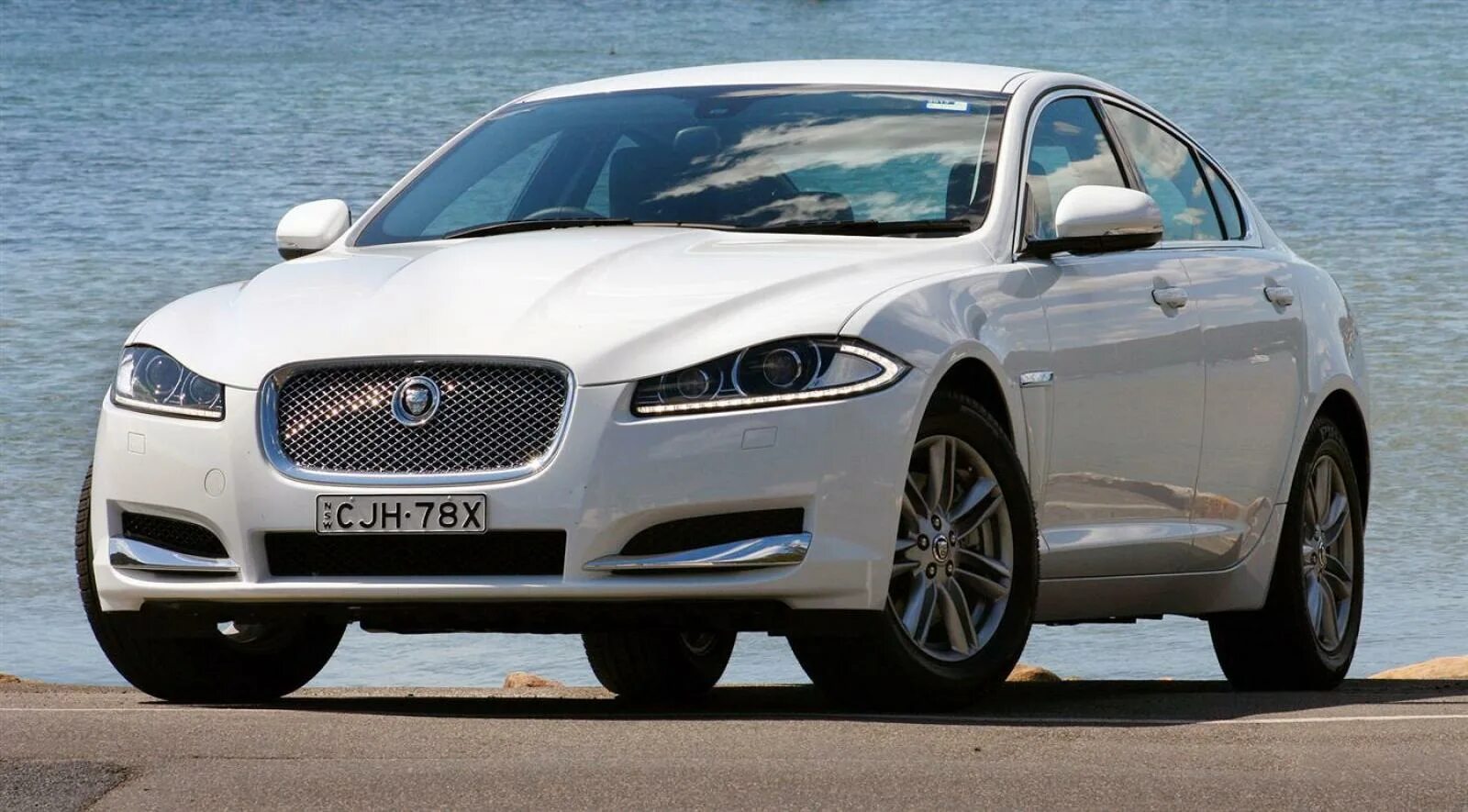 Кто выпускает автомобиль. Ягуар XF 2013. Jaguar XF 2008. Ягуар XF 15. Jaguar XF (x250).