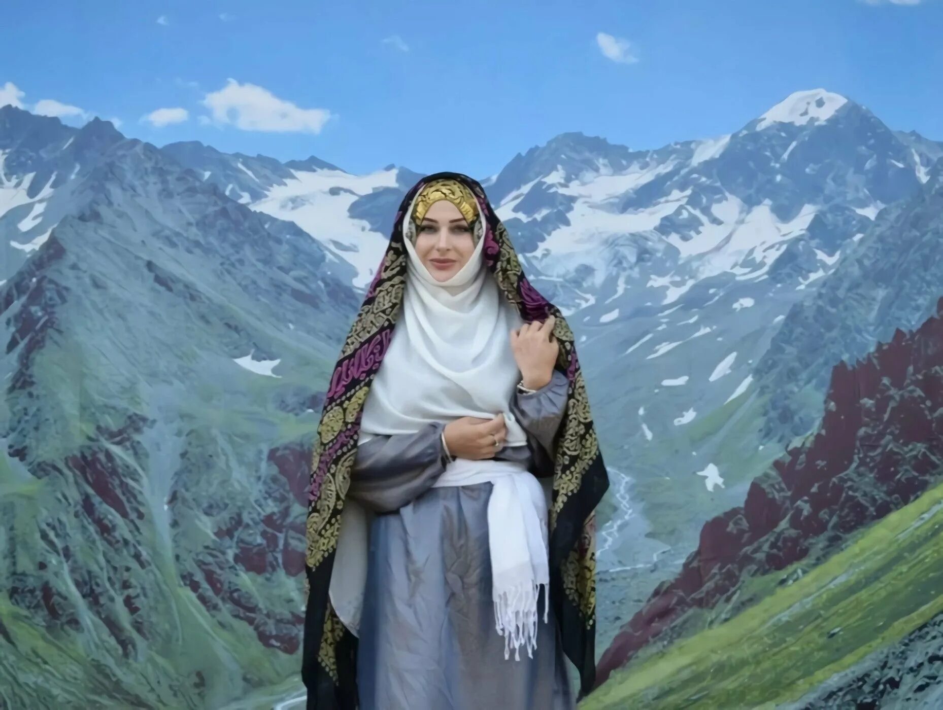 Национальная одежда даргинцев дагестана. Аварцы в азербайджане. Национальный костюм народов дагестана горянка. Горские аварцы. Национальная одежда дагестана аварцев.