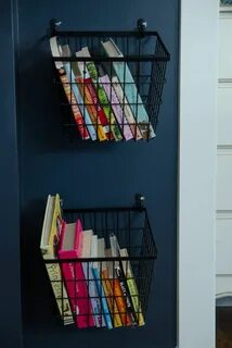 Книжка хранить