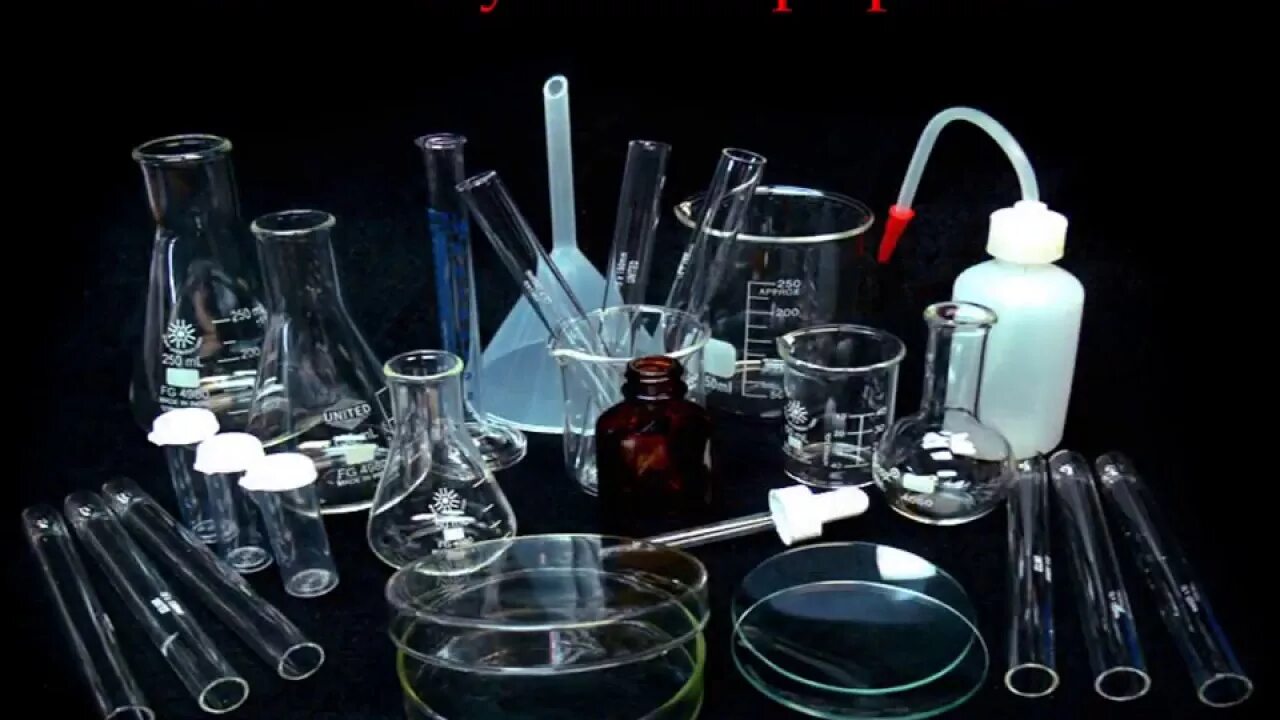 Стекло посуда химическая. Лабораторная посуда. Посуда для химической лаборатории. Посуда для хим лаборатории. Стеклянная химическая лабораторная посуда.