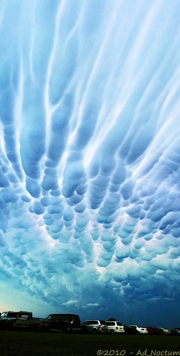 Rare disc-shaped clouds caught on camera by motorist Lenticular clouds, Clouds, 