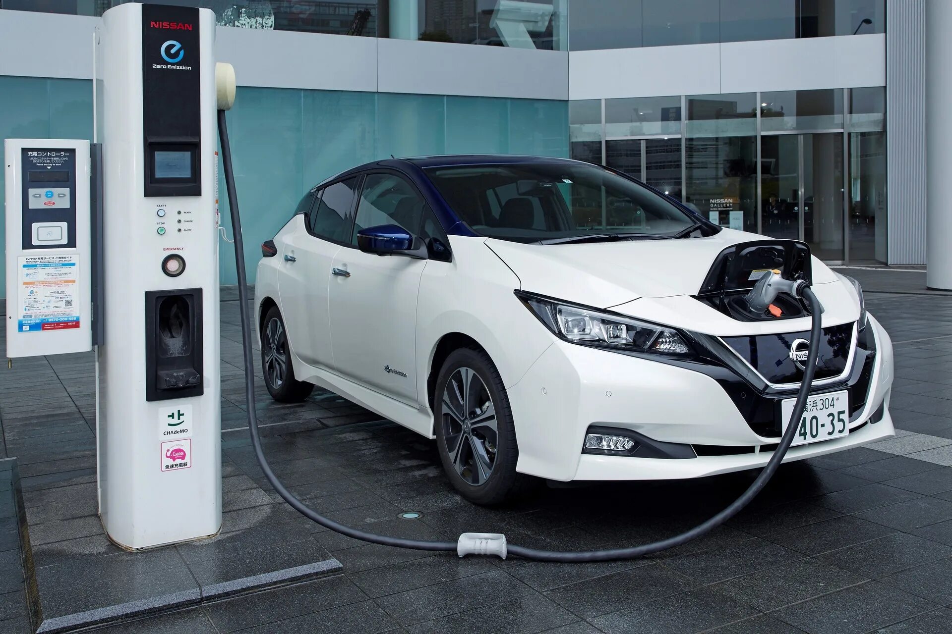 Новая электронная машина. Nissan Leaf электромобиль. Электромобиль Nissan Leaf 2018. Nissan Leaf 2. Nissan Leaf 2022 электромобиль.