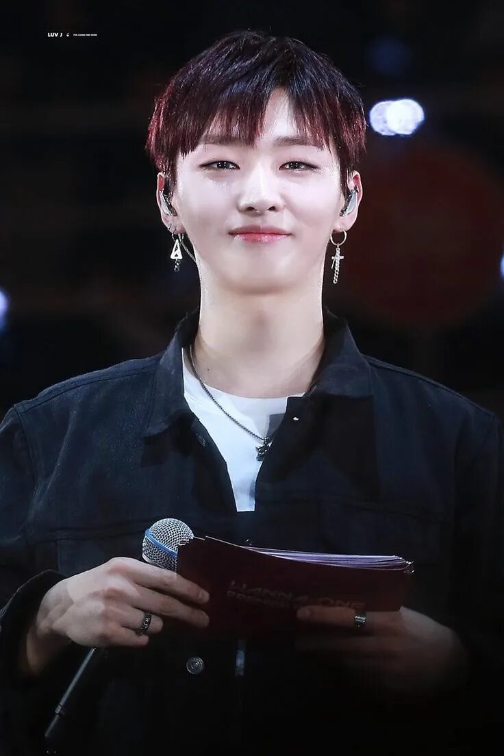 Джи сон. Чжи сон в армии. Юн джи сон wanna one. Юн джи сон wanna one. Юн джи сон.