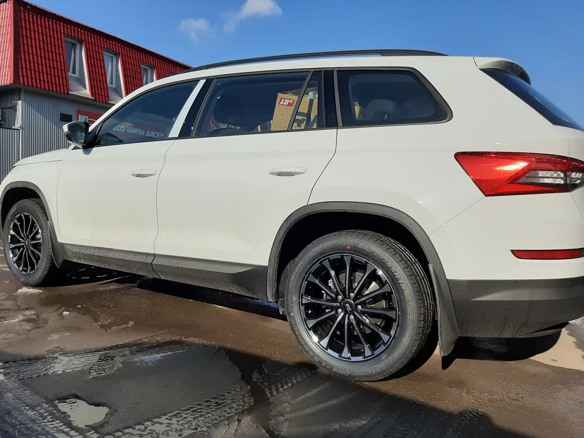 Диск кодиак 18. Диски шкода кодиак r18. диски skoda kodiaq trinity 18. черные диски шкода кодиак r18. skoda kodiaq trinity r18.
