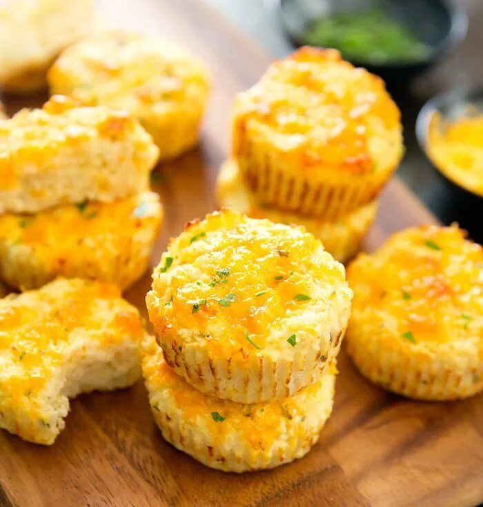 Закусочные кексы с сыром