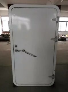 Дверь на корабле