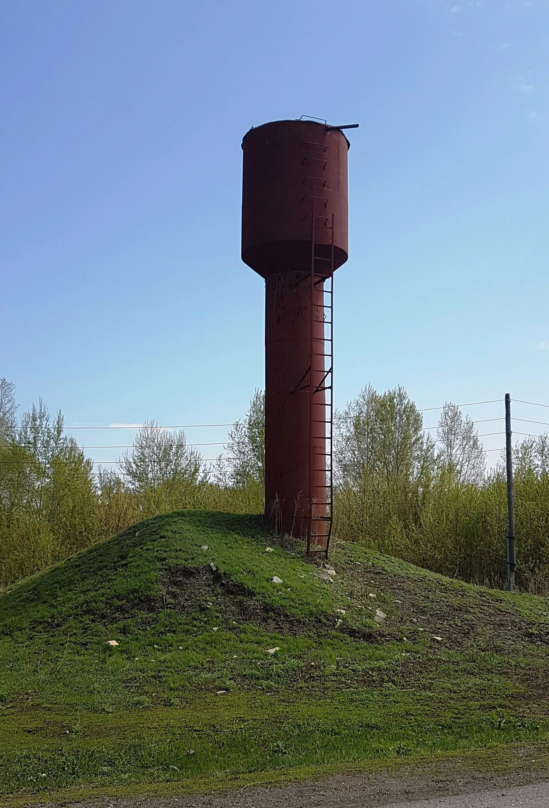В сельской водонапорной башни высота