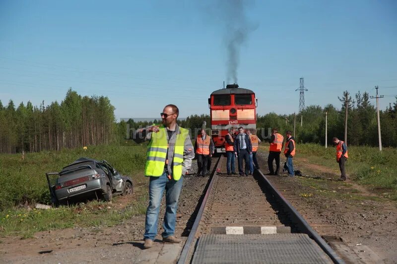 Никаких повреждений. Аварии тепловозов и ВАЗ 2110. Фото аварий машин и тепловозов на ж. д. переезде.