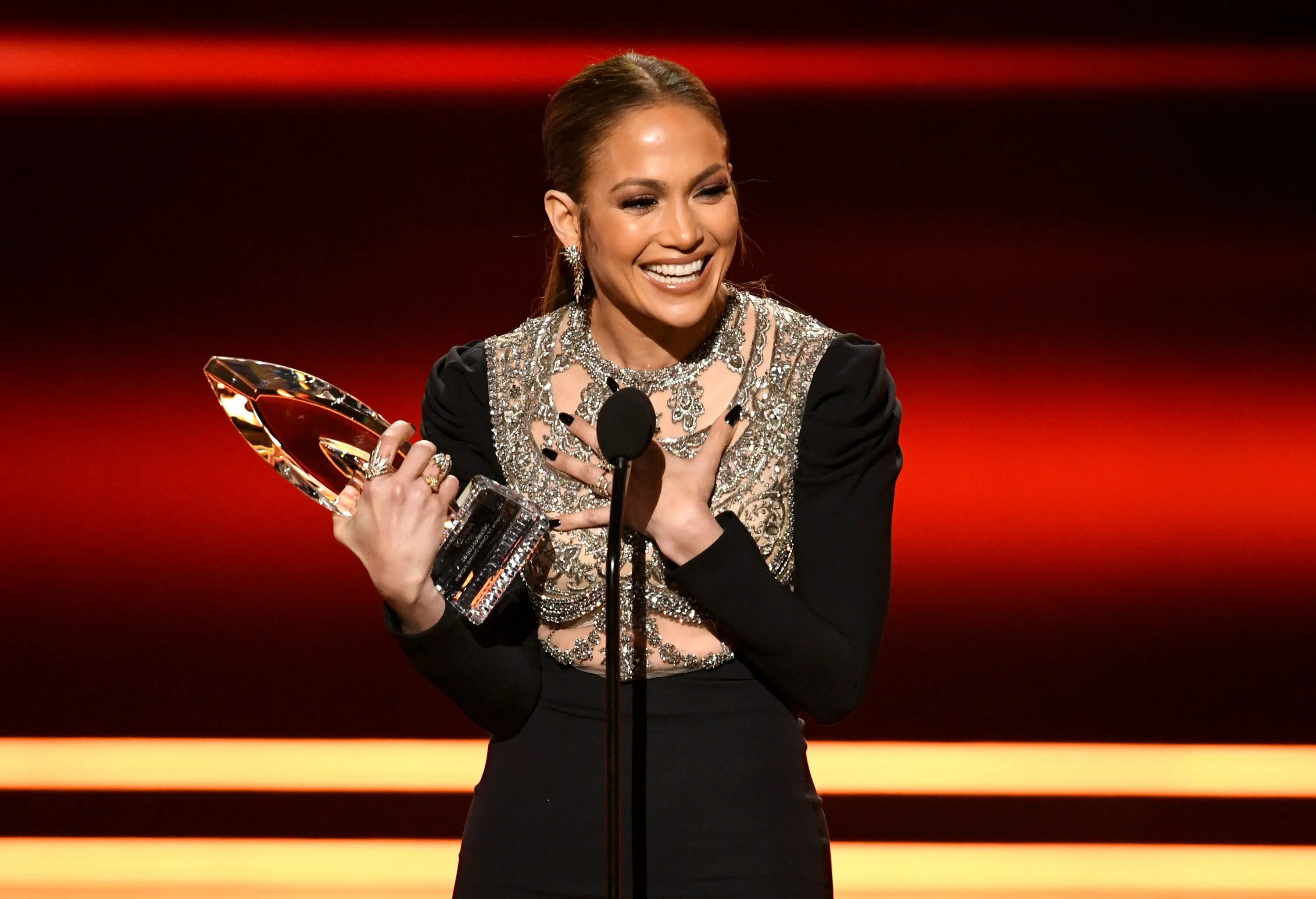 Премия choice awards. Jennifer Lopez 2017 peoples choice Awards. Джей ЛО награждение. Последние награждения актрис.