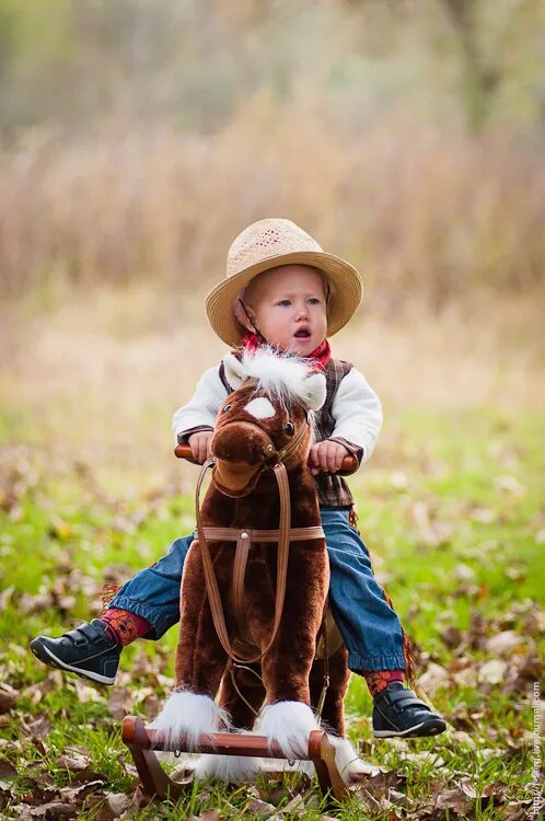 Маленький ковбой. Мальчик ковбой фотосессия в стиле. Фотосессия в стиле ковбой детская. Фотосессия в ковбойском стиле для детей.