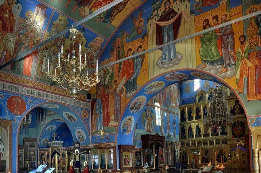 Храм троицы в черемушках. Церковь троицы живоначальной в старых черёмушках. церковь живоначальной троицы, москва внутри. храм живоначальной троицы в старых черемушках интерьеры. храм живоначальной троицы в старых черемушках изнутри.
