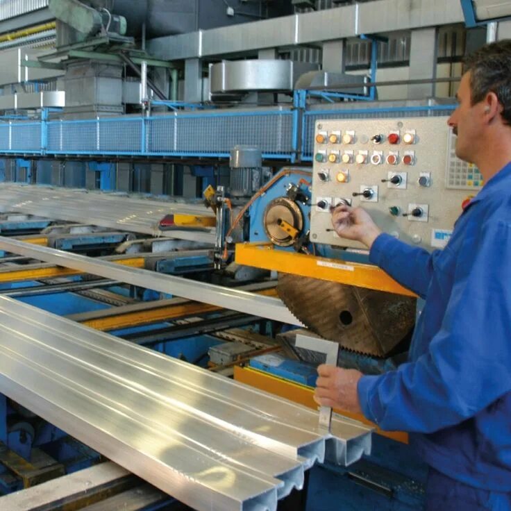 Упаковщик в цех. Упаковщик медикаментов. Работа упаковщики красноярск. Работница птицефабрики. Упаковщик продукции.