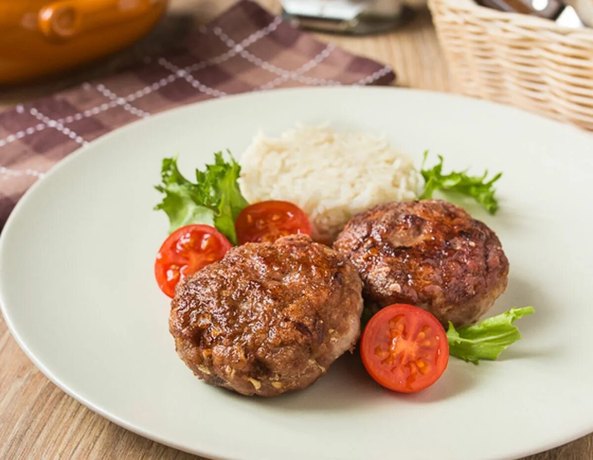 Котлеты из индейки с сыром. Котлеты из фарша индейки и брокколи. Котлеты из индейки просто. Котлеты из индейки сочные в духовке. Котлеты из индейки в панировке.