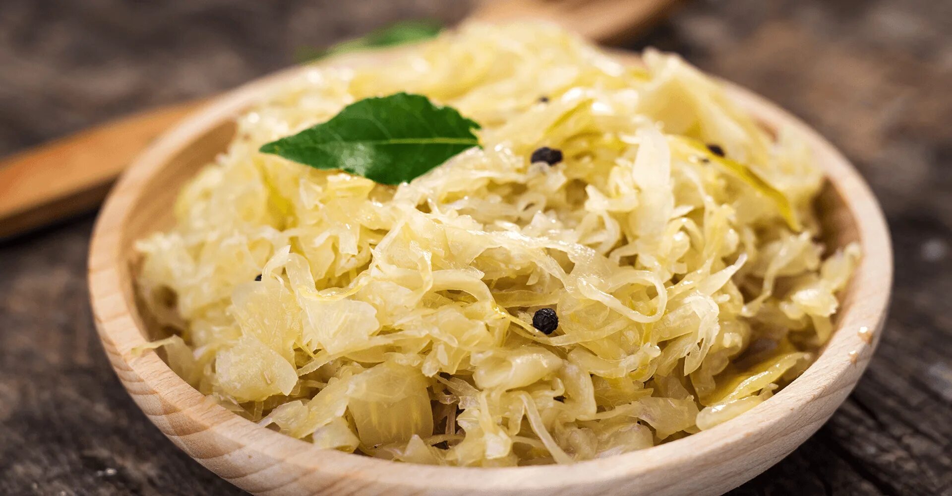 Кислая капуста зауэркраут. Sauerkraut – квашеная капуста.. Кислая капуста зауэркраут (Sauerkraut). Капуста зауэркраут в Германии. Тушеная квашеная капуста по немецки