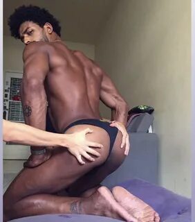 I wanna eat his ass all day. 