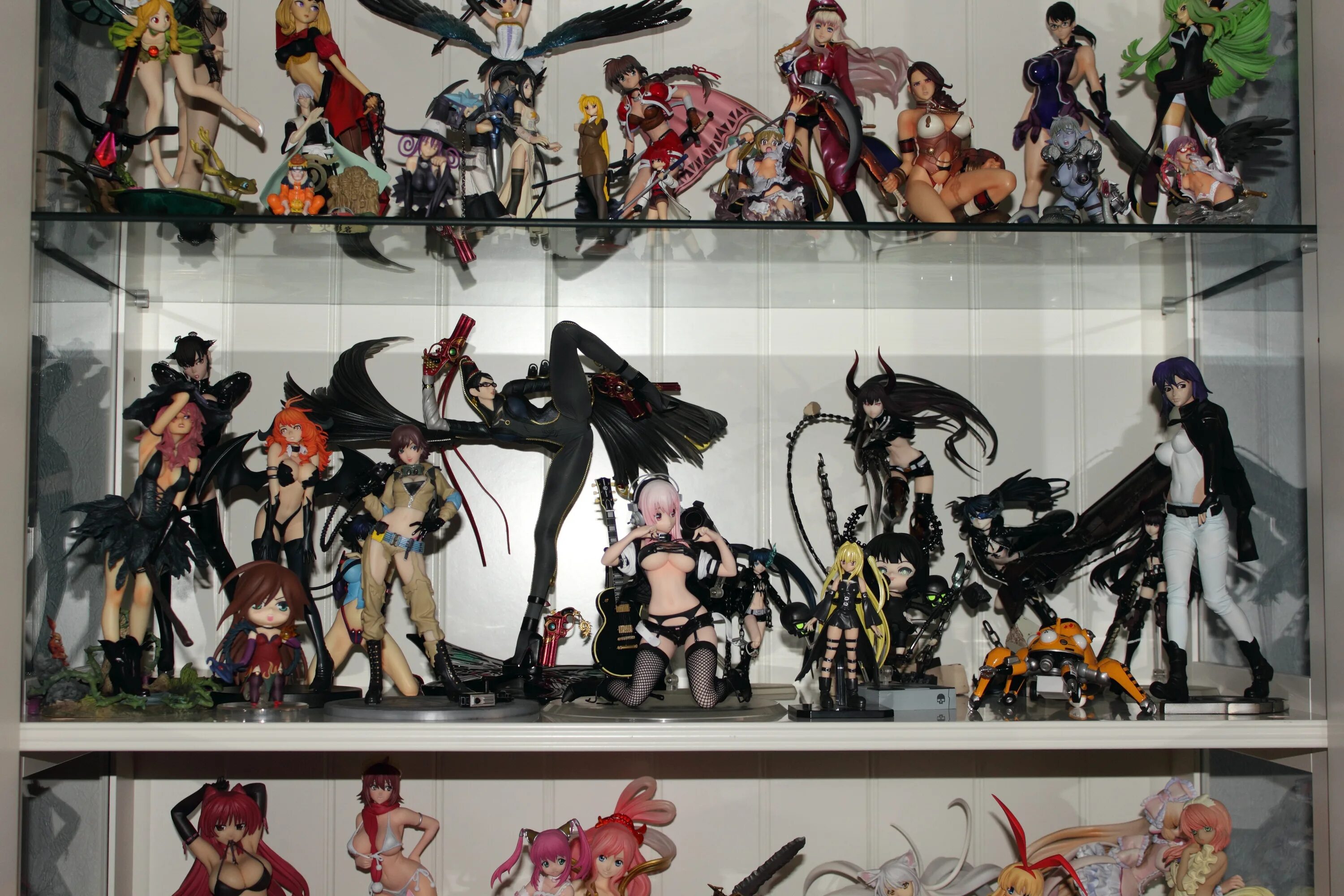 Коллекционные фигурки по играм и фильмам. Коллекция статуэток. Магазин оригинальных фигурок. Хацунэ мику хэллоуин фигурка. Sawamura eriri figure.