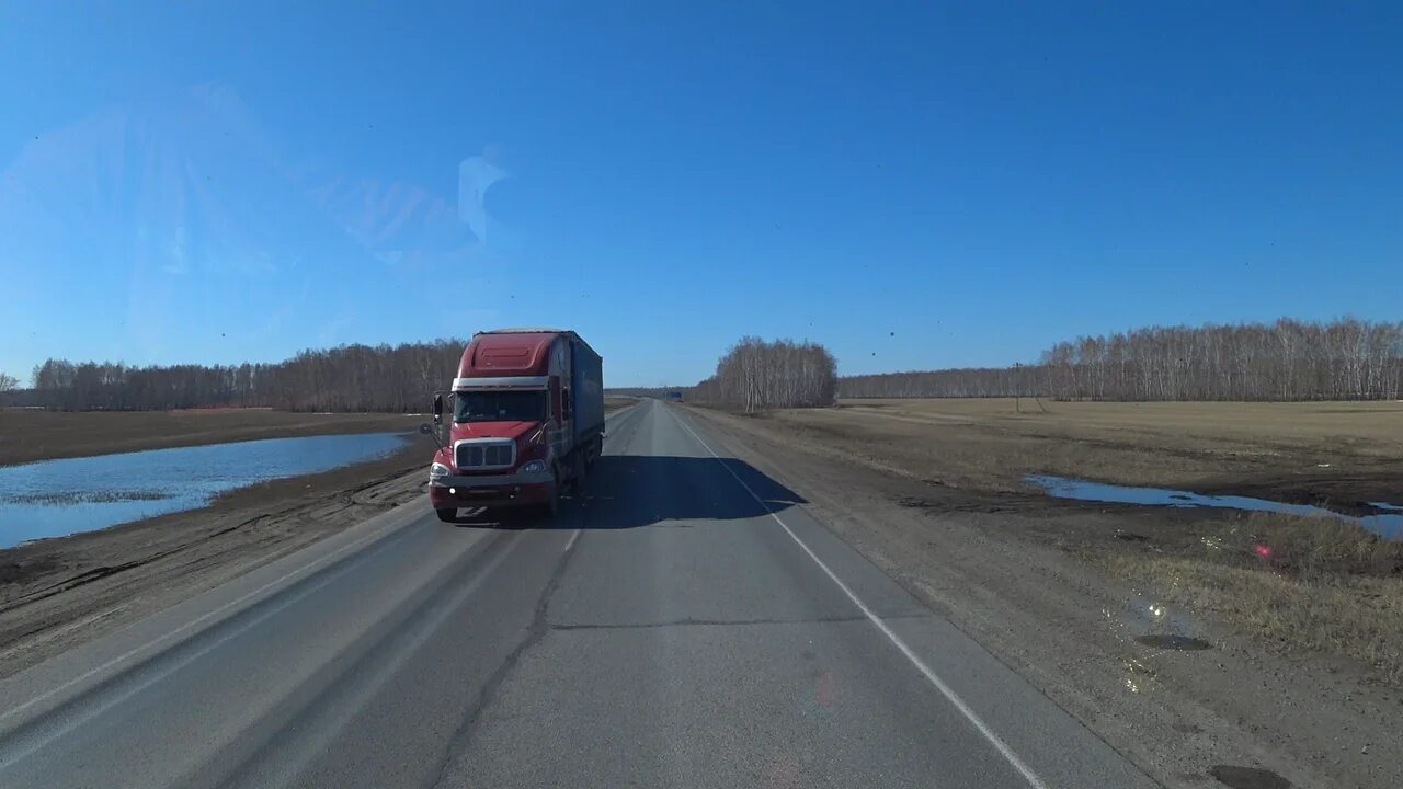 Дорога омск новосибирск. Трасса. Машина на трассе. Фура на дороге. Иртыш (автодорога).